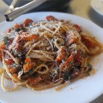 macarrao com legumes grelhados